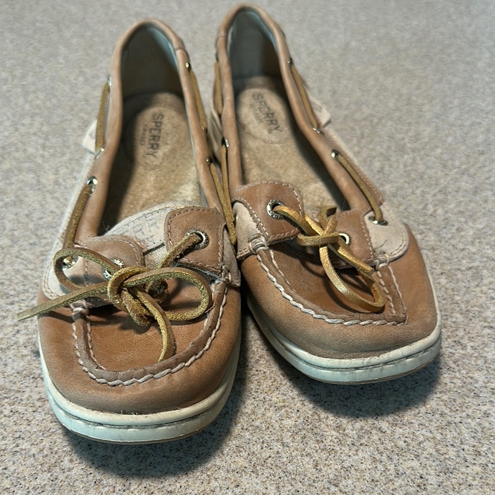 Sperry Tan Leather Flats with Moccasin Stitching